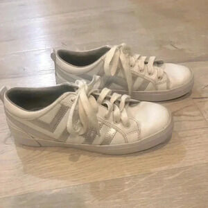 Tommy Hilfiger sneakers -white & silver/7